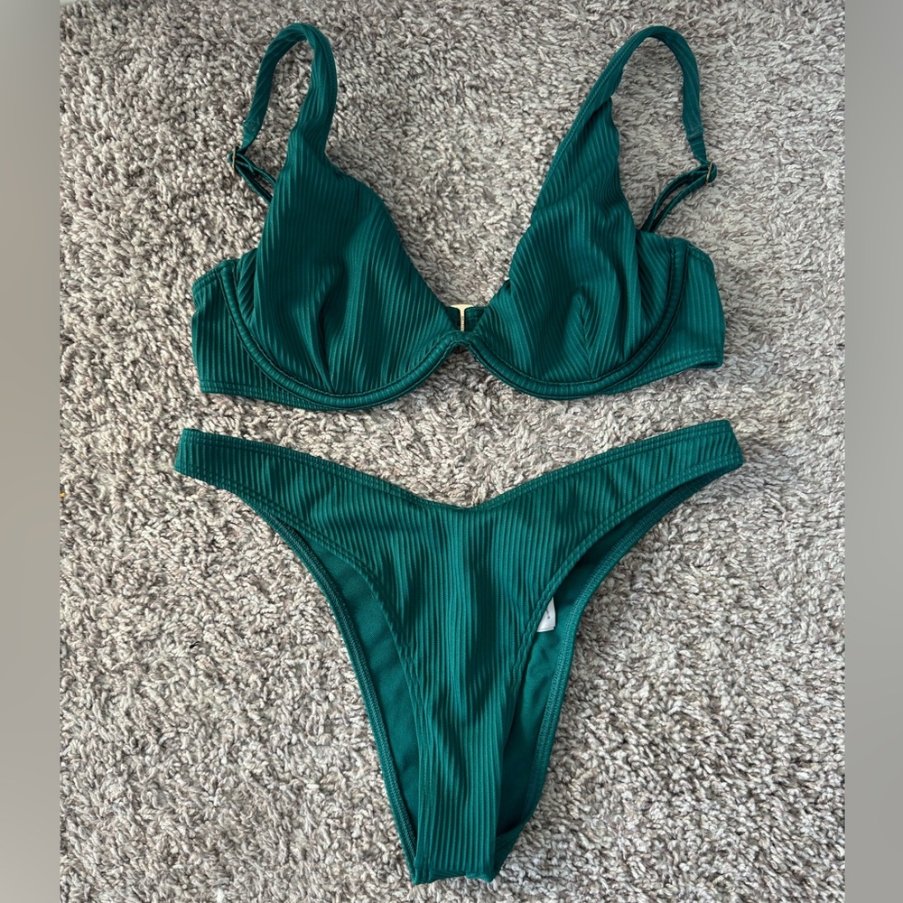 Hollister- Ribbed High Apex Bikini- Pine Green- XS/S